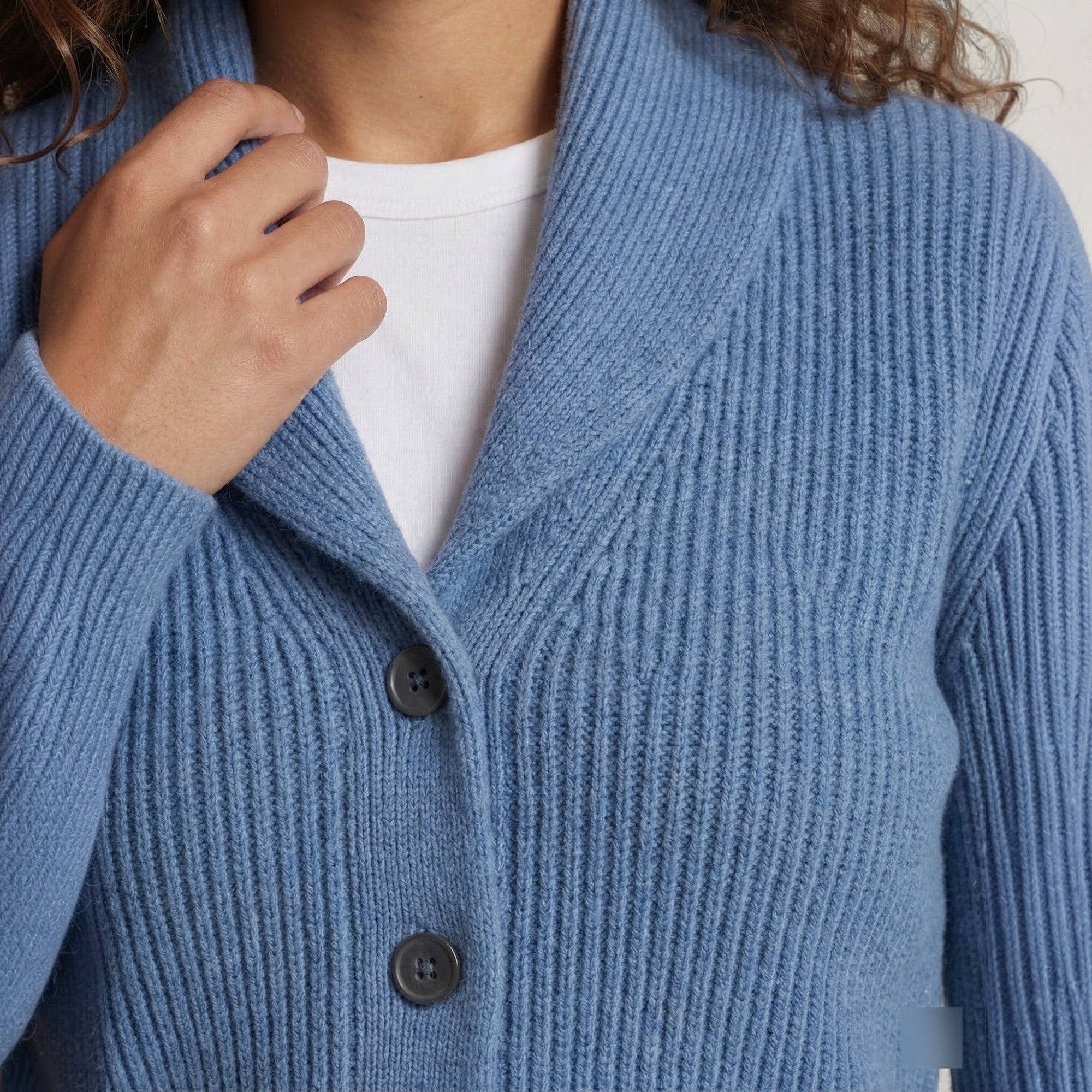 Ellmont London | Women's Classic Knit Cardigan with Lapel Collar and Long Sleeves