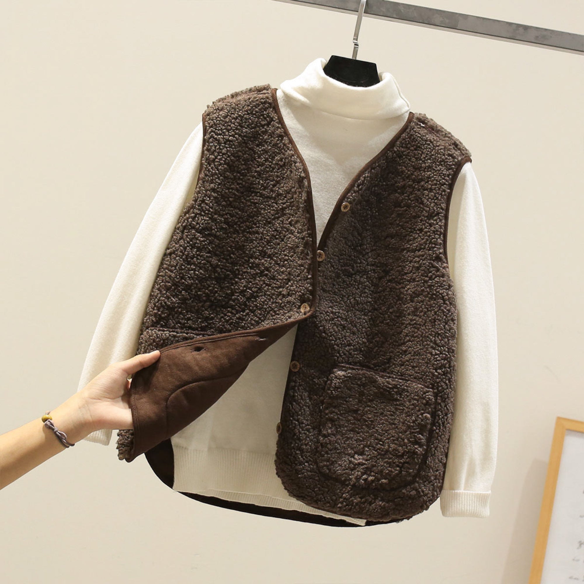 Ellmont London | Women’s Elegant Sleeveless Sweater Casual Chic