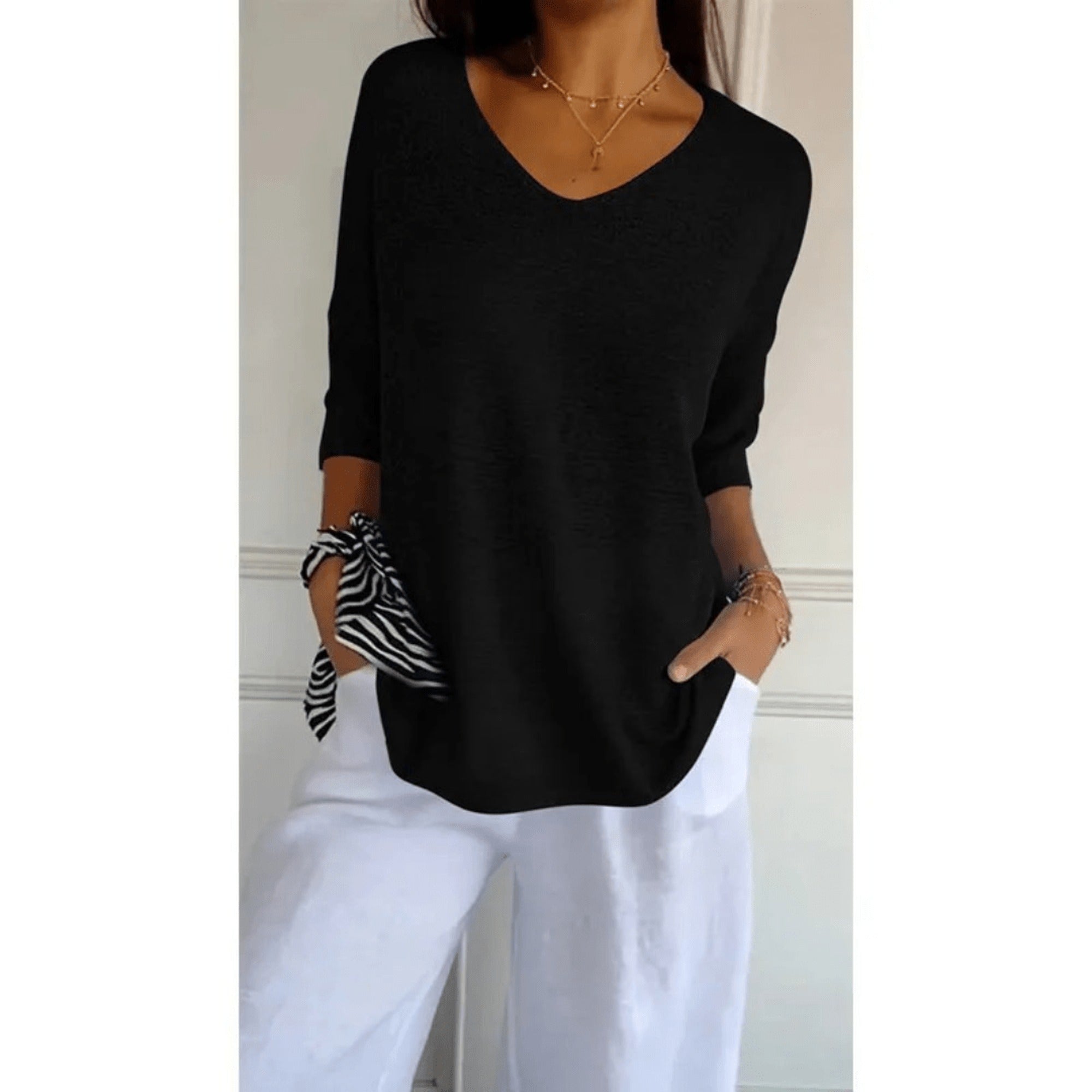 Juno | Women's V-Neck 3/4 Sleeve Top - Black